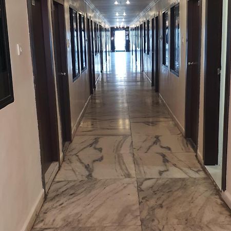 Hotel Flamingo Gandhidham Bagian luar foto